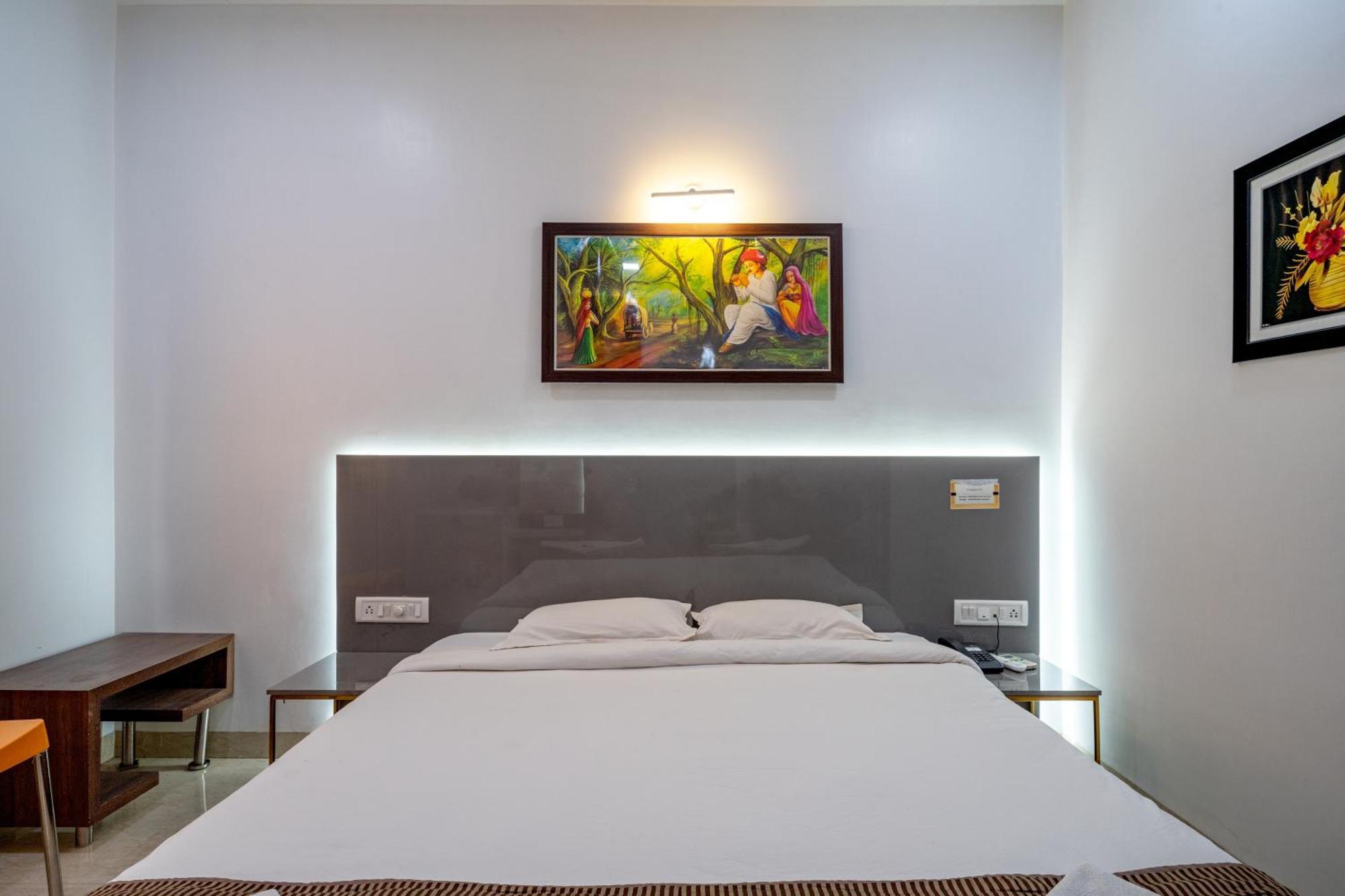 Hotel Darshan Executive Tuljapur Εξωτερικό φωτογραφία