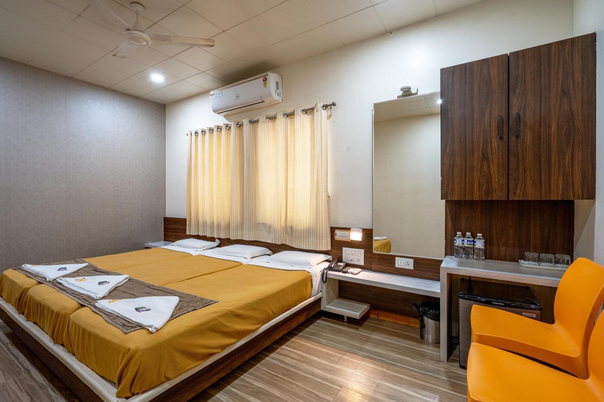 Hotel Darshan Executive Tuljapur Εξωτερικό φωτογραφία